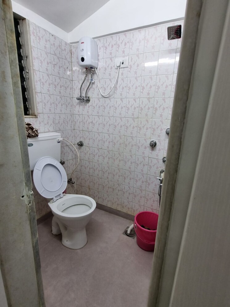 Bathroom, yashwant-chs 2 Bedroom 750 Sq.Ft. Apartment In Andheri West Mumbai 8496511