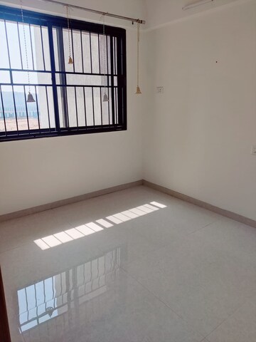 Room in 2.5 BHK Apartment at Kohinoor Viva City, Dhanori – for Rent
