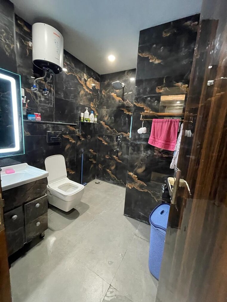 Bathroom, chattarpur 4 Bedroom 2250 Sq.Ft. Builder Floor In Chattarpur Delhi 8496503