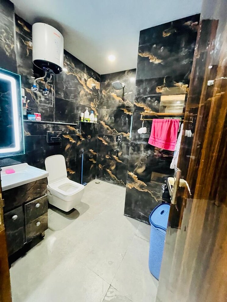 Attached Bathroom, chattarpur 4 Bedroom 2250 Sq.Ft. Builder Floor In Chattarpur Delhi 8496503