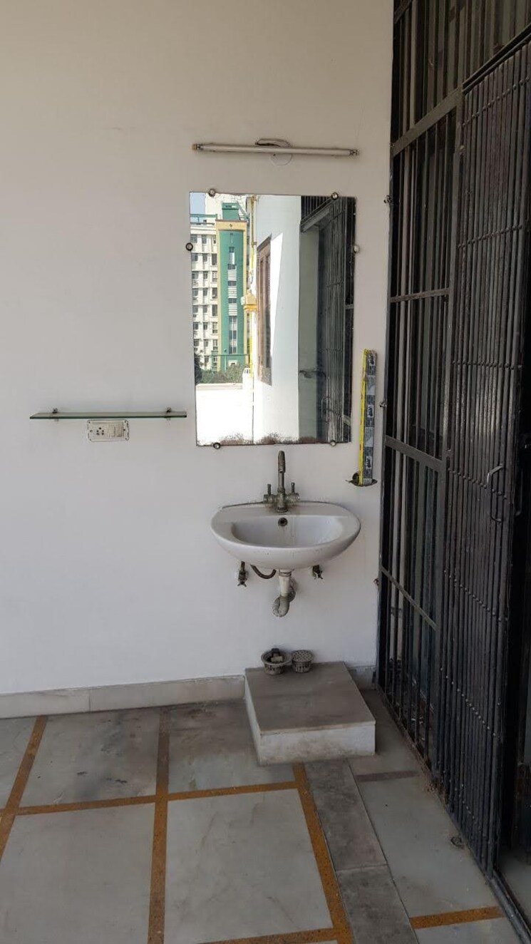 Bathroom, delta ii greater noida 2 Bedroom 120 Sq.Mt. Independent House In Delta Ii Greater Noida Greater Noida 8496476