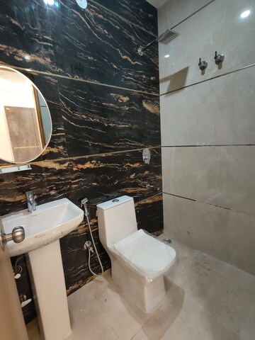 Master Bedroom in 2 BHK Builder Floor at Sahastradhara Road – for Rent