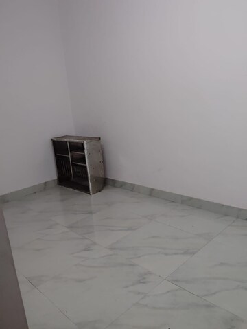 Room in 2.5 BHK Builder Floor at Preet Vihar – for Rent