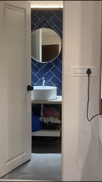 Furnished Amenities in 2 BHK Apartment at Oyster Shell, Juhu – for Rent