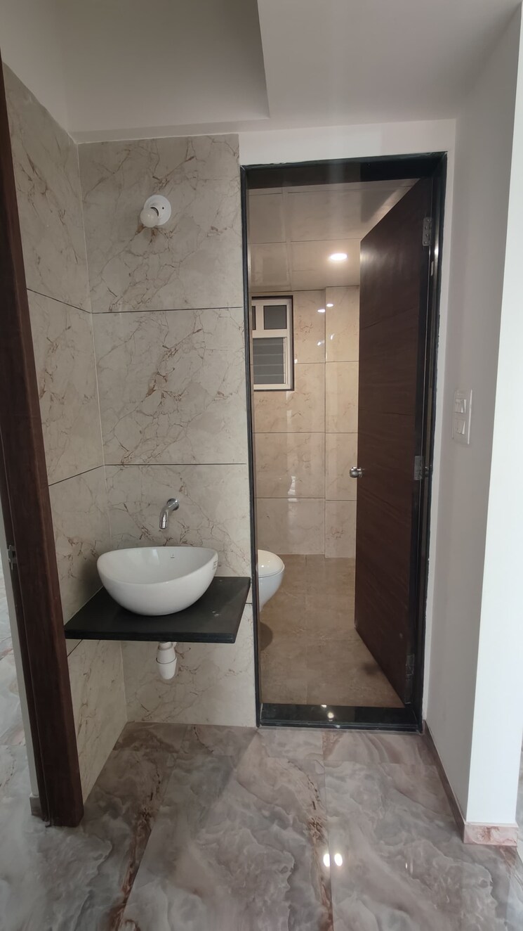 Bathroom, leela-heights 3 Bedroom 1000 Sq.Ft. Apartment In Wakad Pune 8496625