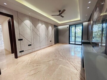 Bedroom in 3.5 BHK Builder Floor at DLF City Phase IV, Dlf Phase iv – for Rent