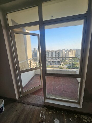 Room in 2 BHK Apartment at Raheja Vedaanta, Sector 108 – for Rent