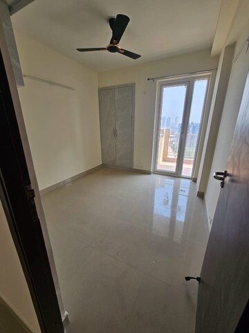 Room in 3 BHK Apartment at Ansal Highland Park, Sector 103 – for Rent