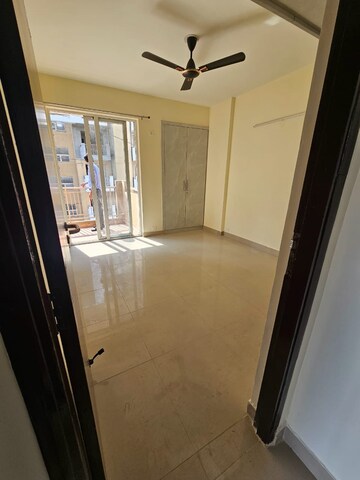 Room in 3 BHK Apartment at Ansal Highland Park, Sector 103 – for Rent