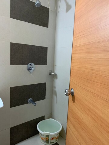 Furnished Amenities in 2 BHK Apartment at Amanora Sterling Towers, Hadapsar – for Rent