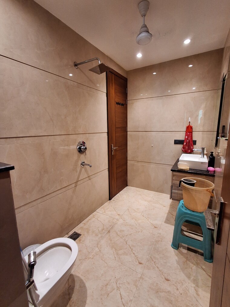Bathroom, itc-silverglades-laburnum 5 Bedroom 5000 Sq.Ft. Apartment In Sector 28 Gurgaon 8496922