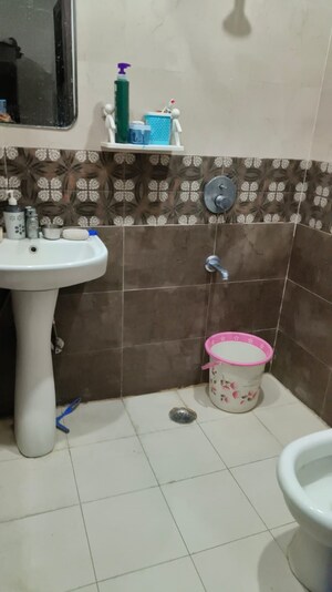 Bathroom in 3 BHK Apartment at DLF Regency Park II, Sector 27 – for Sale