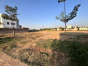  Plot For Sale in BPTP Parkland Pride, Sector 77