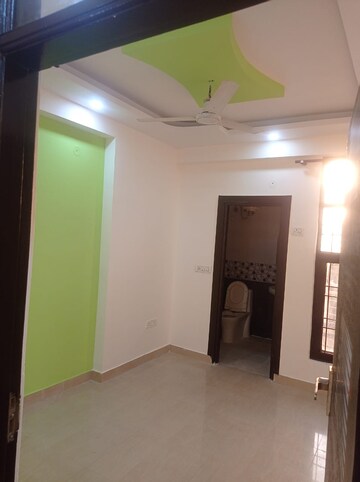 Room in 2 BHK Apartment at DLF Regency Park I, Dlf Phase iv – for Sale