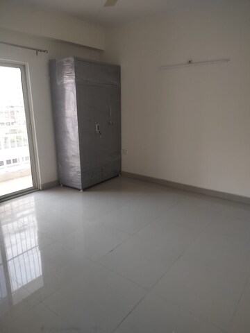 Room in 2 BHK Apartment at Supertech The Romano, Sector 118 – for Rent