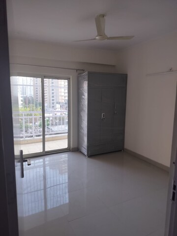 Room in 2 BHK Apartment at Supertech The Romano, Sector 118 – for Rent