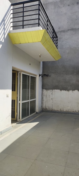 Room in 3 BHK Villa at Parklands, Sector 85 – for Sale