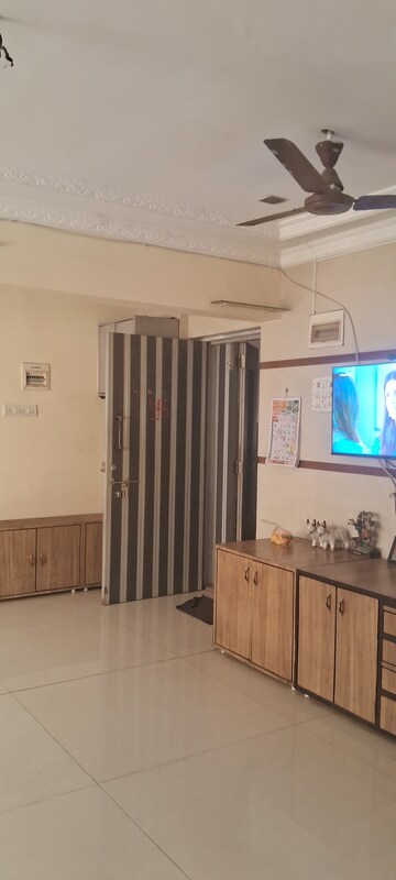 Furnished Amenities in 2.5 BHK Apartment at Sawan Plaza CHS, Kopar Khairane – for Rent