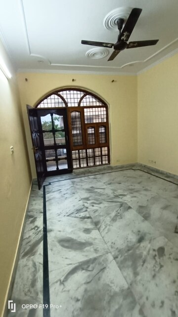 Room in 2 BHK Builder Floor at Sector 31 – for Rent