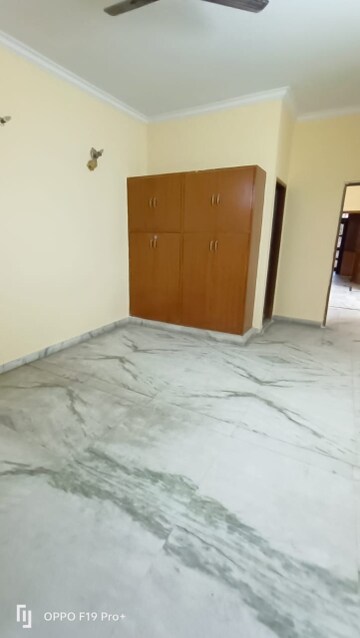 Room in 2 BHK Builder Floor at Sector 31 – for Rent