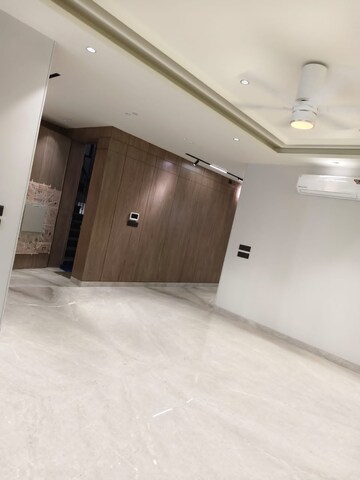 Room in 4 BHK Builder Floor at Sushant Lok Iii – for Sale