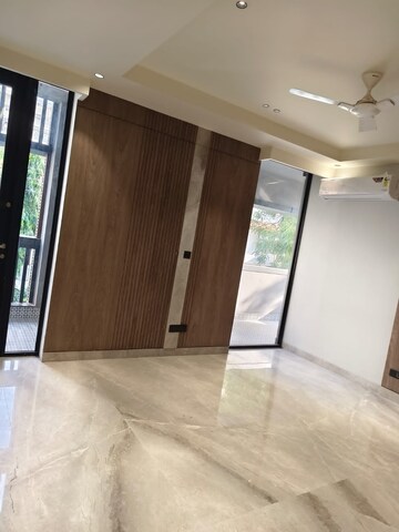 Room in 4 BHK Builder Floor at Sushant Lok Iii – for Sale
