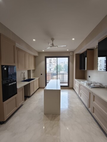 Room in 4 BHK Builder Floor at Sushant Lok Iii – for Sale
