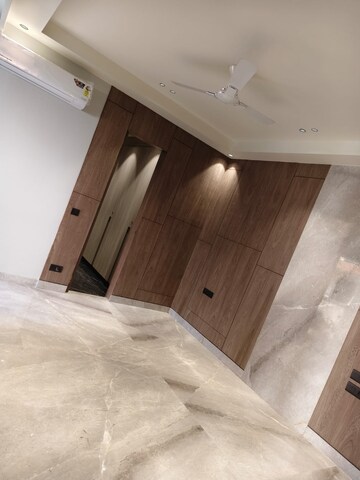 Furnished Amenities in 4 BHK Builder Floor at Sushant Lok Iii – for Sale