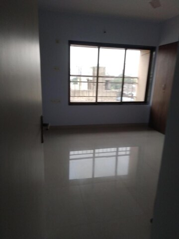 Room in 2 BHK Apartment at Piramal Vaikunth, Balkum Pada – for Rent