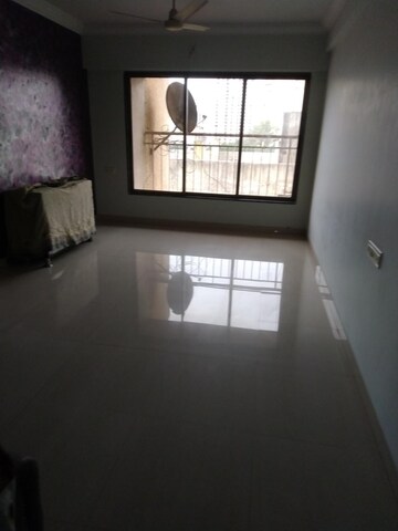 Room in 2 BHK Apartment at Piramal Vaikunth, Balkum Pada – for Rent