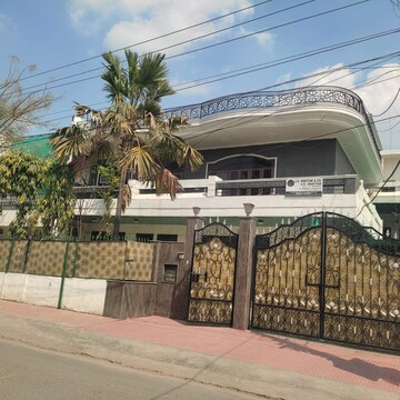  Plot For Sale in Sector 8