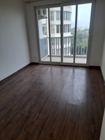Room in 4 BHK Apartment at Emaar The Palm Drive-Palm Studios, Sector 66 – for Sale
