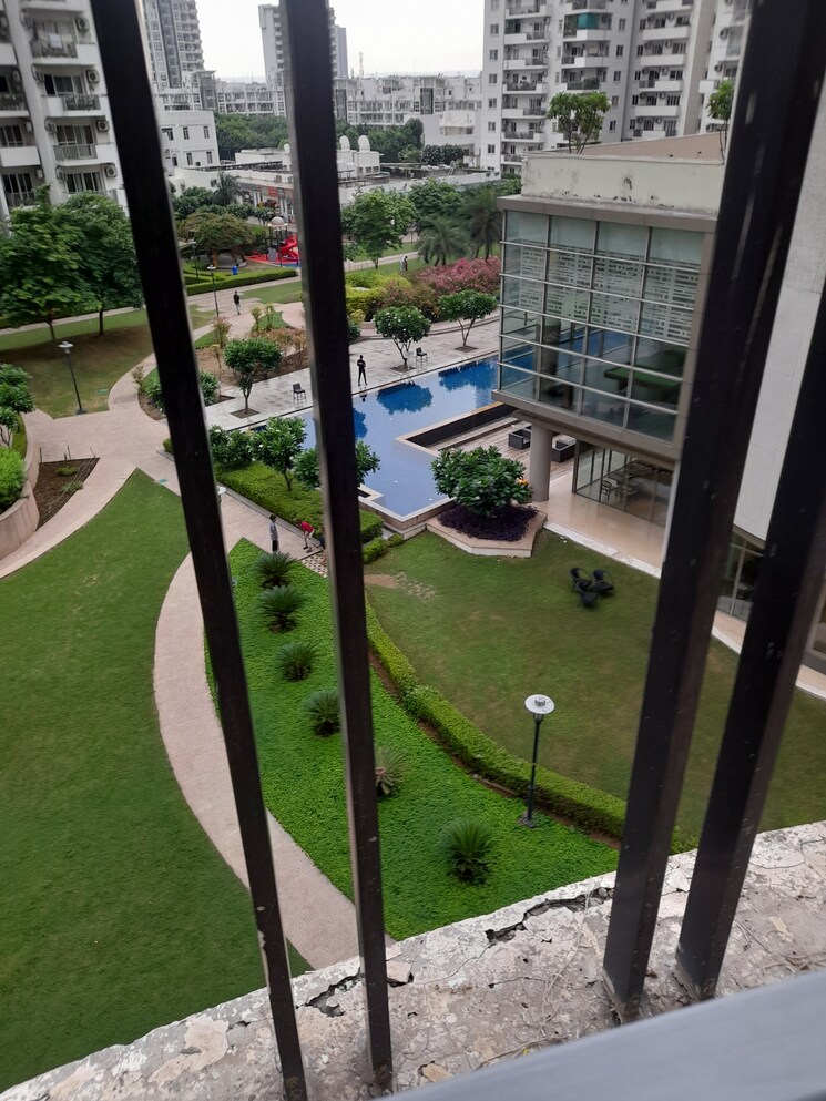 Balcony, emaar-the-palm-drive-palm-studios 4 Bedroom 3800 Sq.Ft. Apartment In Sector 66 Gurgaon 8497659
