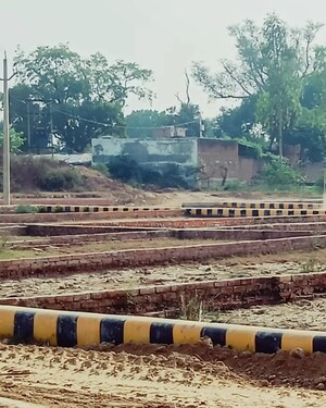  Plot For Sale in Wazirganj