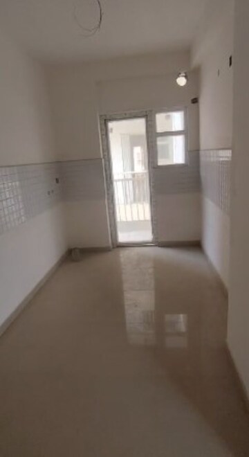 Room in 3 BHK Apartment at Noida Central – for Sale