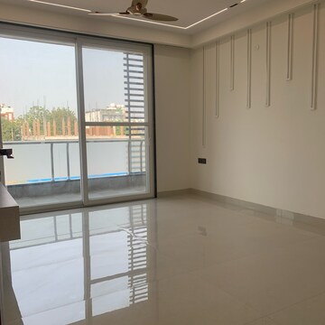 Room in 3.5 BHK Builder Floor at Ansal API Esencia, Sector 67 – for Sale