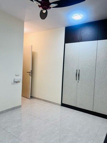 Room in 2.5 BHK Apartment at Hiranandani Obelia The Walk, Ghodbunder Road – for Rent