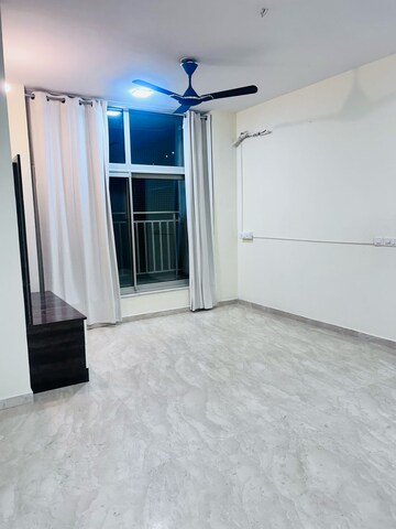 Room in 2.5 BHK Apartment at Hiranandani Obelia The Walk, Ghodbunder Road – for Rent