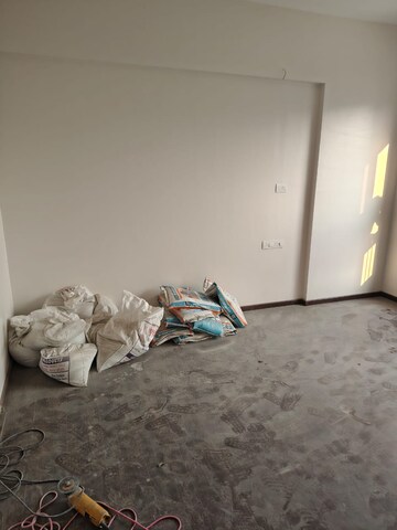 Room in 4 BHK Apartment at VTP Solitarie, Baner – for Rent