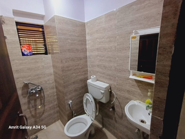 Bathroom, manesar sector 4 3.5 Bedroom 1477 Sq.Ft. Builder Floor In Manesar Sector 4 Gurgaon 8498173