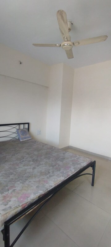 Room in 1 BHK Apartment at Raunak Heights, Ghodbunder Road – for Rent