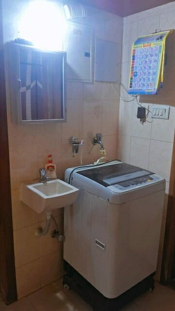 Master Bedroom in 2 BHK Apartment at Sai Aasha Daya CHS Ltd., Mulund East – for Rent