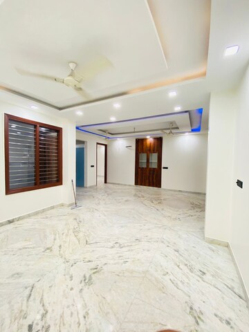 Room in 4 BHK Builder Floor at Sushant Lok 2, Sector 57 – for Sale
