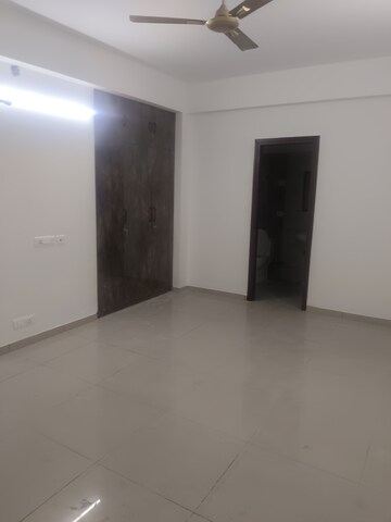 Room in 3 BHK Apartment at Gulshan Bellina, Sector 16 Greater Noida – for Rent