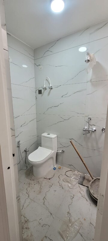 Bathroom in 2.5 BHK Builder Floor at Omicron 1a Greater Noida – for Rent