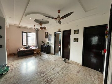 Living Room in 3 BHK Builder Floor at Sector 29 – for Rent