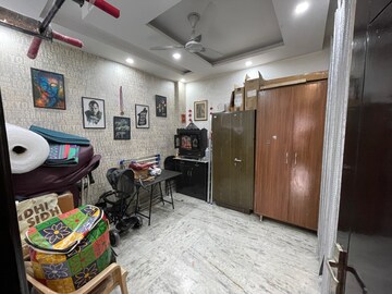 Parking in 3 BHK Builder Floor at Sector 29 – for Rent