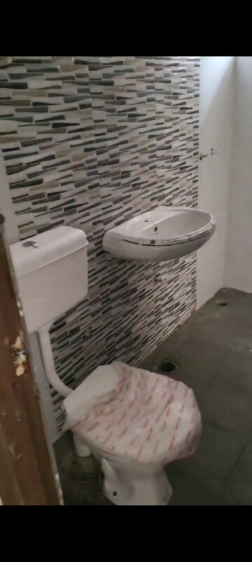 Bathroom in 2 BHK Apartment at Signature Global Orchard Avenue, Sector 93 – for Rent