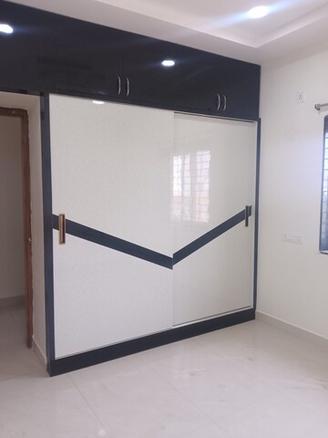 Room in 3 BHK Apartment at Manikonda – for Rent