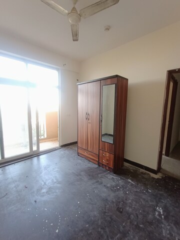 Room in 2.5 BHK Apartment at Mahagun Mywoods, Sector 16c Greater Noida – for Rent